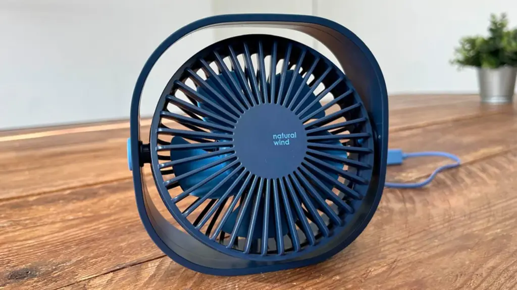 The Simpeak USB fan is ideal for small spaces and for carrying in a backpack.