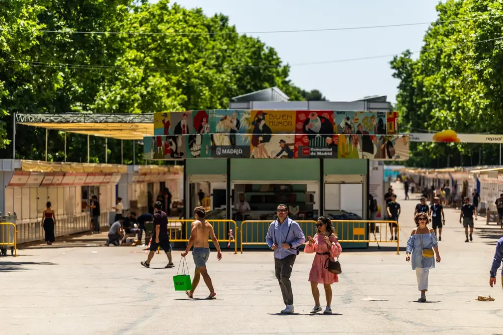 The Madrid Book Fair faces a challenging edition with concern due to the Pope's visit