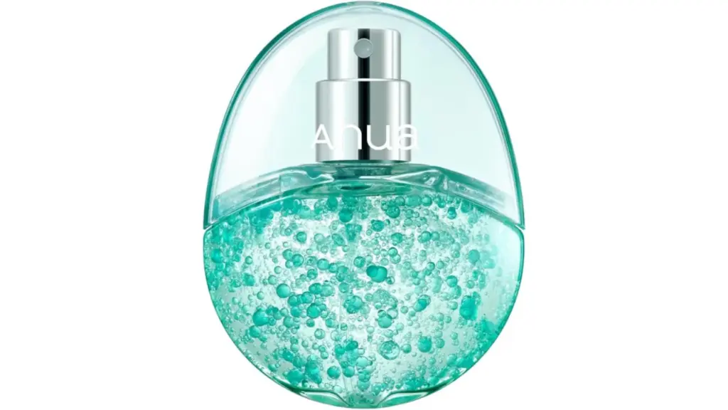 This Korean serum in mist form has a very light texture that provides a feeling of comfort.