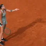 Sabalenka, another defeat and concern: poor play and pain at the gates of Roland Garros