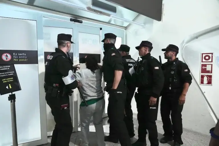 Four arrested in the incidents that occurred at Bilbao airport upon the arrival of the Flotilla activists