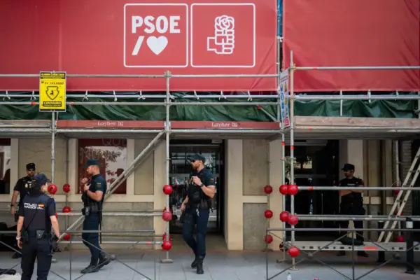 PSOE officials reflect on the recipes to get out of the crisis: "Without the party there is no Government and without mayors there is no party"