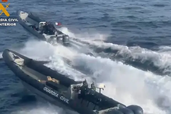 A civil guard dies as two boats collide while chasing a drug-running speedboat in Huelva