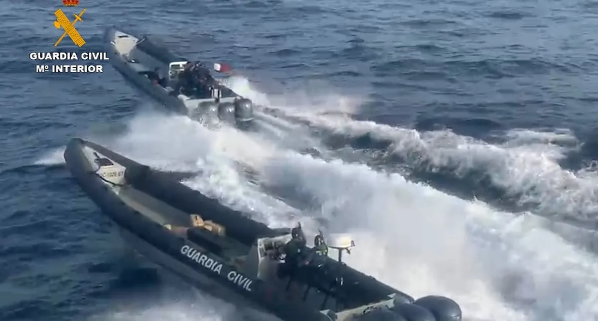A civil guard dies as two boats collide while chasing a drug-running speedboat in Huelva