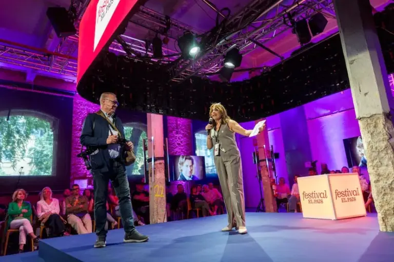 EL PAÍS jumps from the pages to the street