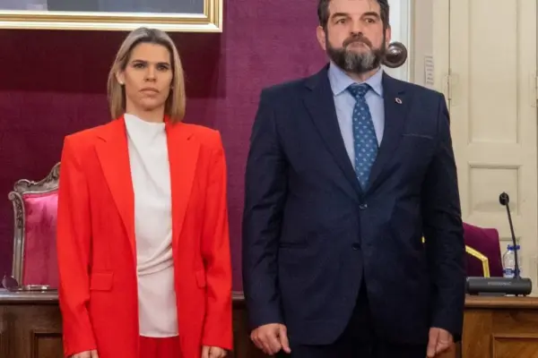 Alcalá de Henares is the house of troubles: the mayor, (PP) under investigation; her number three (Vox), accused of harassment; and problems in the opposition