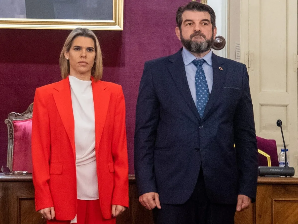 Alcalá de Henares is the house of troubles: the mayor, (PP) under investigation; her number three (Vox), accused of harassment; and problems in the opposition