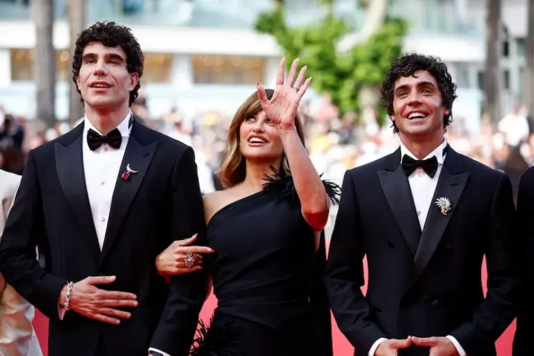 Los Javis win the Best Director Award at Cannes with ‘La bola negra’