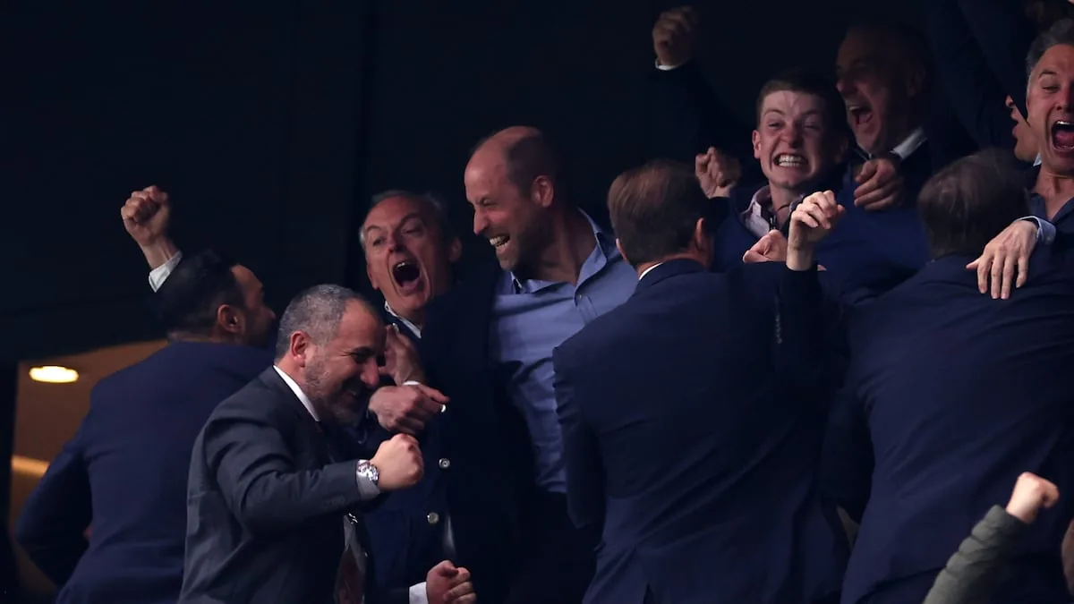Así ha celebrado el príncipe Guillermo la victoria del Aston Villa para conquistar la Europa League tras 44 años sin títulos europeos