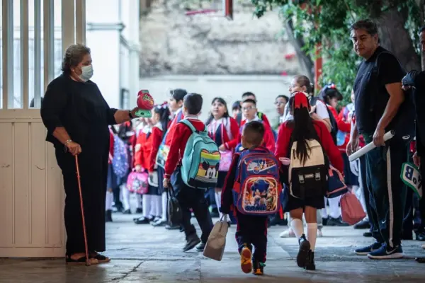 The Mexican government shortens the school calendar by more than a month due to the World Cup
