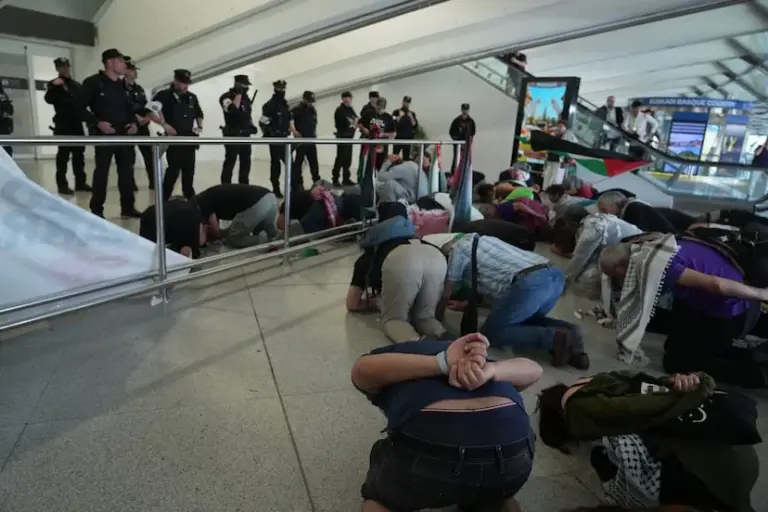 Four arrested in the incidents that occurred at Bilbao airport upon the arrival of the Flotilla activists