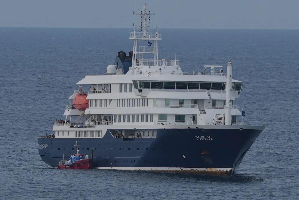 El crucero con los pasajeros confinados por hantavirus va rumbo a Canarias, mientras se pierde el rastro de otros 23