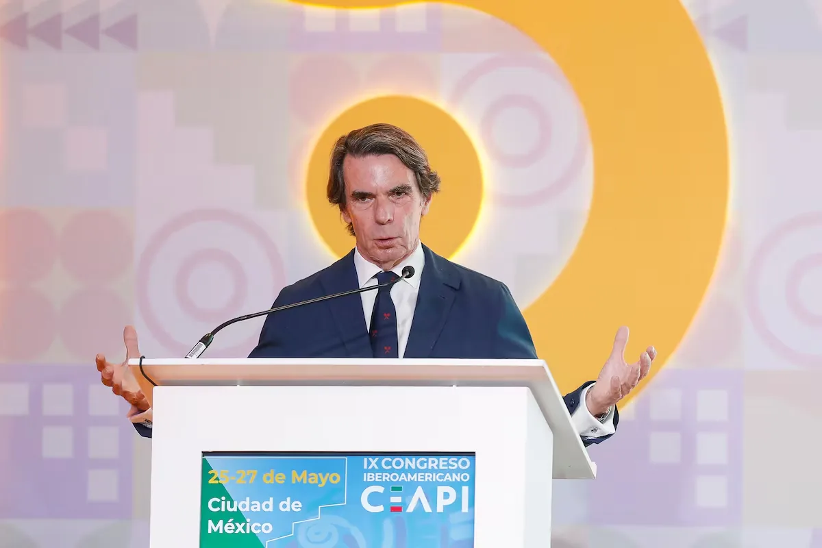 Aznar strikes back against Sánchez: “The only possible way out is a new election”