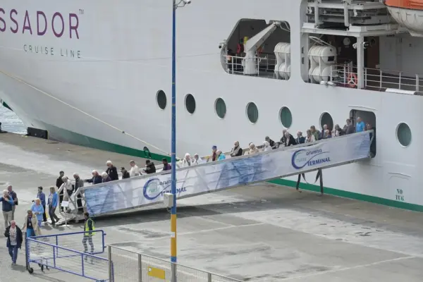 Foreign Health authorizes the disembarkation in A Coruña of the cruise ship ‘Ambition’, with 21 people isolated due to gastroenteritis