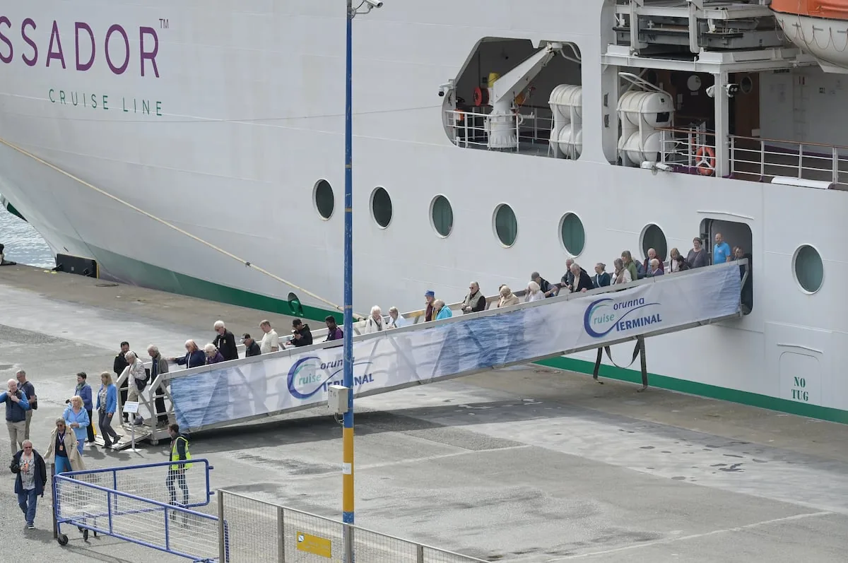 Foreign Health authorizes the disembarkation in A Coruña of the cruise ship ‘Ambition’, with 21 people isolated due to gastroenteritis