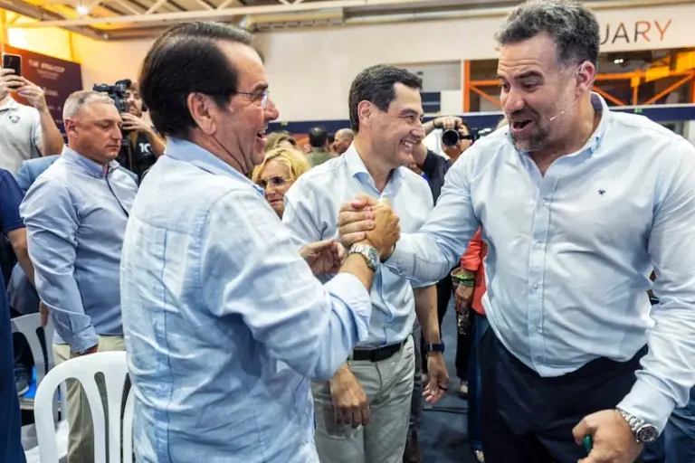 The day someone answered Juan Moreno Conejo, father of the president of the Junta, rudely