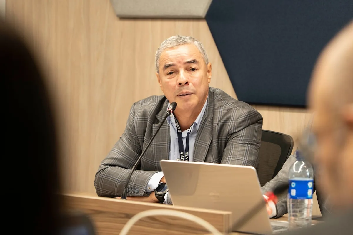 Álvaro Pacheco, the former congressman who accepted his alliances with paramilitaries to be released and campaign for his wife