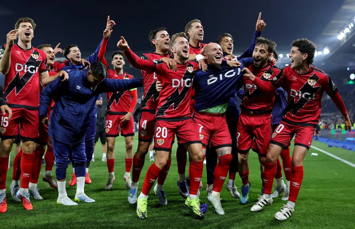 La tormenta perfecta del Rayo en Estrasburgo lleva a Vallecas a la final de la Conference