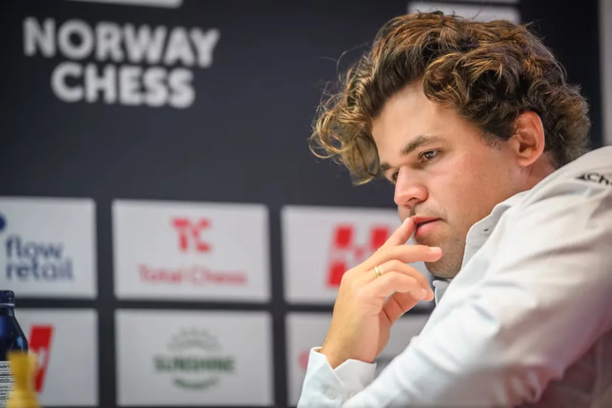Carlsen is reborn very motivated and beats the leader, Firouzja, with impeccable chess