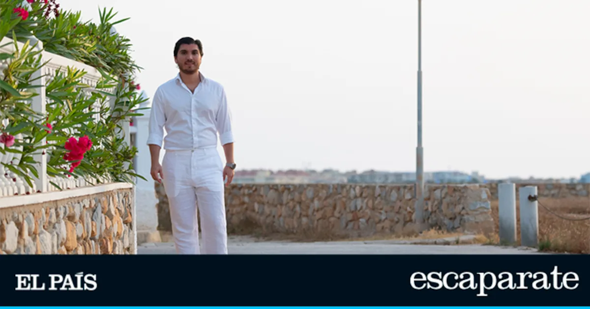 The men's linen pants in three colors that stand out on Amazon for being comfortable and lightweight