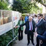 De la compra del solar a las visitas papales o el incendio del taller de Gaudí: una exposición repasa la historia de la Sagrada Familia