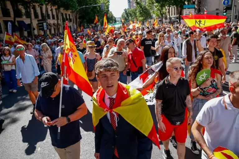 A march supported by the PP and Vox gathers thousands of people in Madrid against Sánchez's "corrupt government"