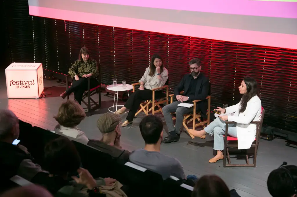 The behind the scenes of the good and bad news that EL PAÍS reports in a day