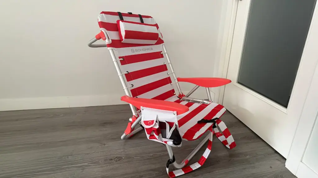 The Songmics beach chair is light, sturdy, and adapts to multiple positions.