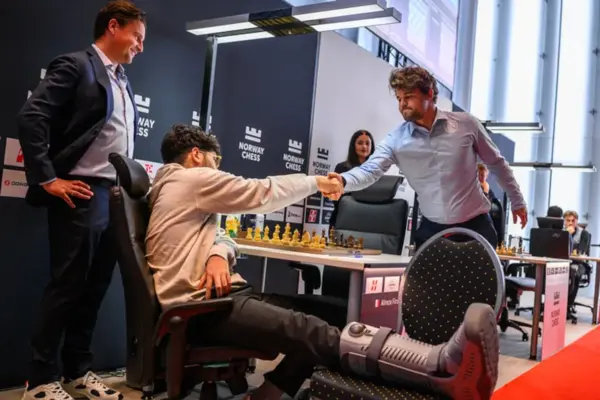 Firouzja tumbles Carlsen with a horizontal leg in the Norway Chess tournament