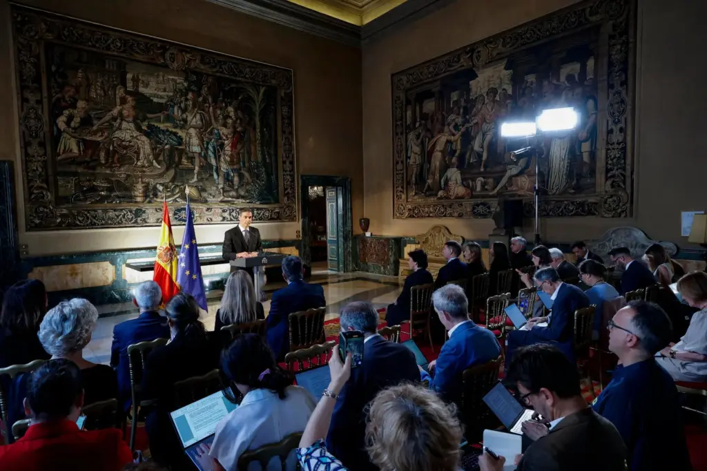 Why did the judge send the UCO to the PSOE headquarters? What is being investigated? Questions and answers about the case