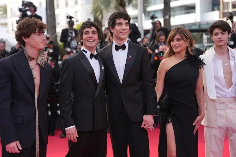 Los Javis win the Best Director Award at Cannes with ‘La bola negra’