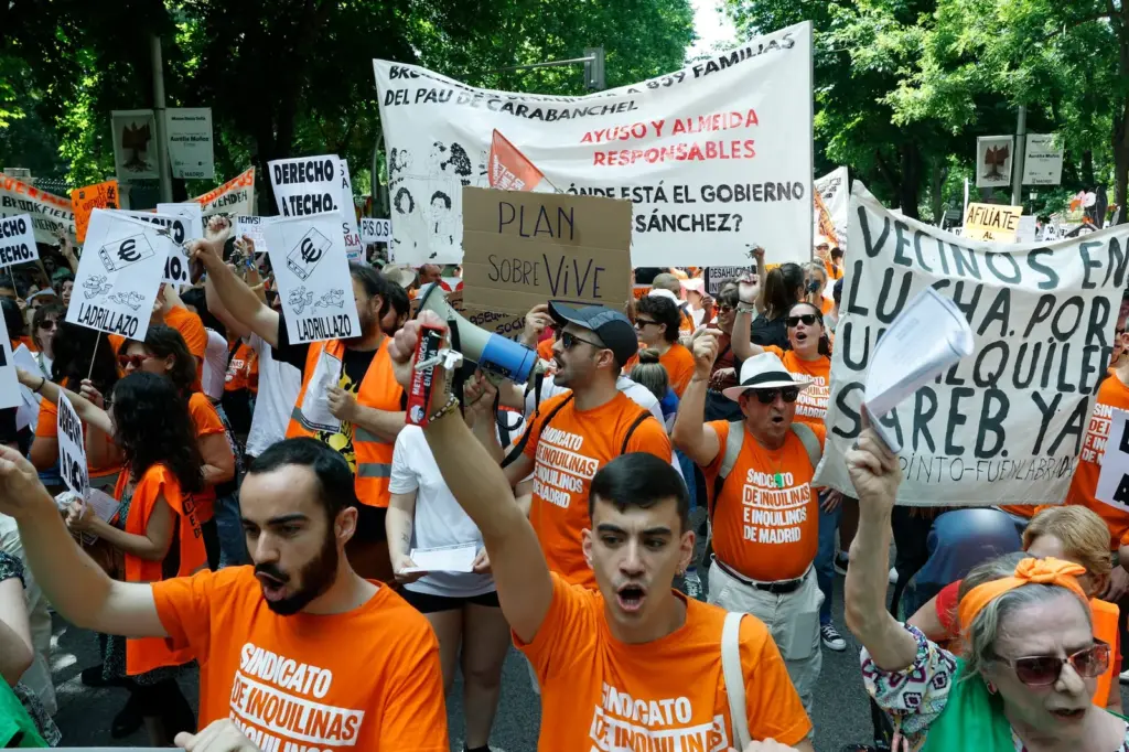 Thousands of people demonstrate in Madrid in defense of decent housing against the "attacks of rentism"