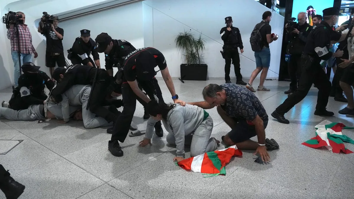 The Basque Security Minister "regrets" the Ertzaintza charges against Flotilla activists, but speaks of "provocations"
