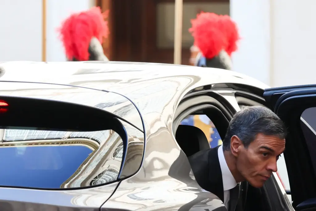 Pedro Sánchez upon arrival at the San Dámaso courtyard of the Apostolic Palace of the Vatican.