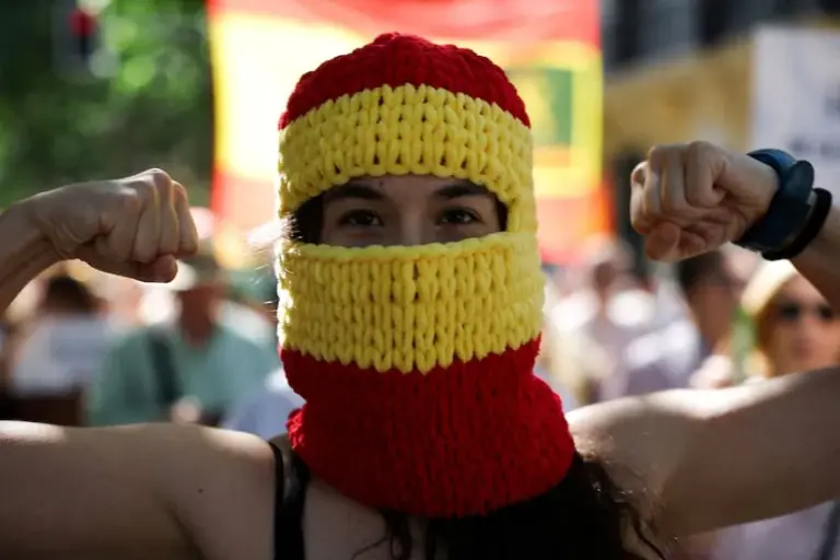 A march supported by the PP and Vox gathers thousands of people in Madrid against Sánchez's "corrupt government"