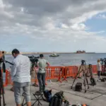 El mundo, pendiente de un puerto en Tenerife al que llega el crucero del brote de hantavirus: “No son pacientes ni son casos, son personas”