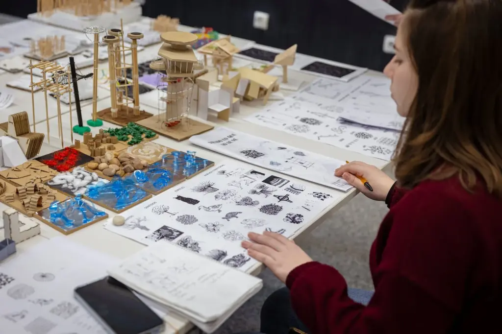 More female architects in universities, still few on site