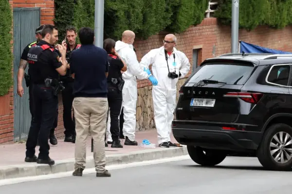A man fatally stabs a woman in the street in Esplugues de Llobregat