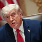 Trump advances in his crusade against journalists and proposes to require public employees to sign confidentiality agreements
