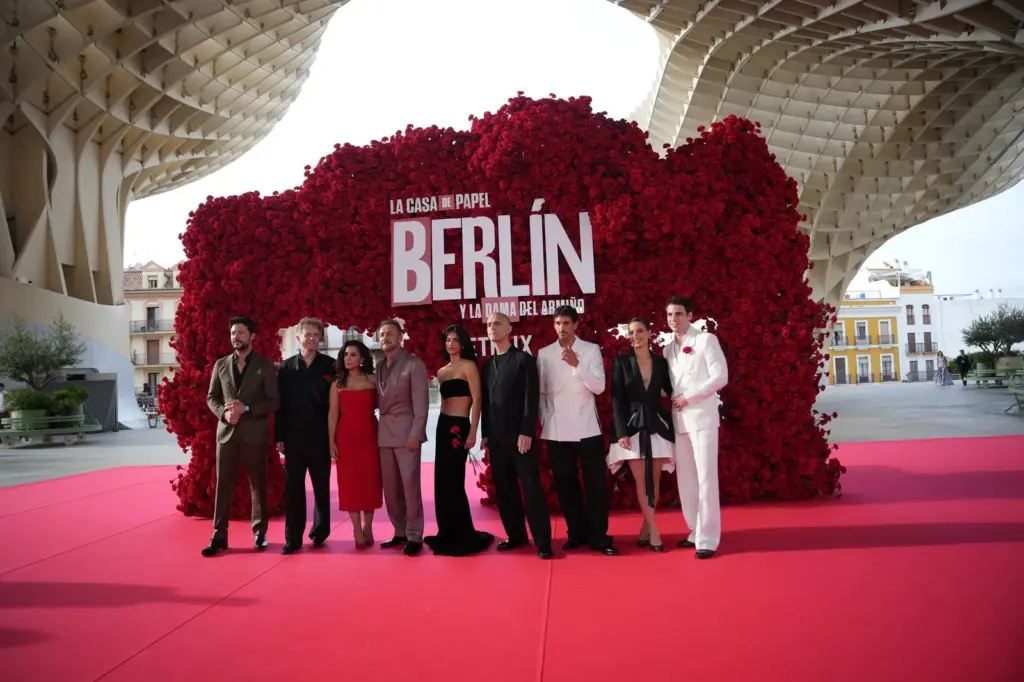 Rosalía's night in Seville: singing in the rain?