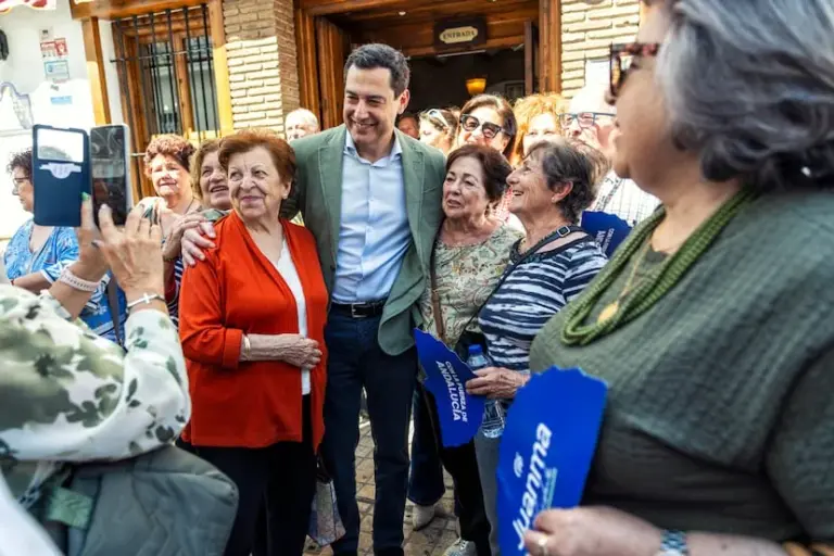 The day someone answered Juan Moreno Conejo, father of the president of the Junta, rudely