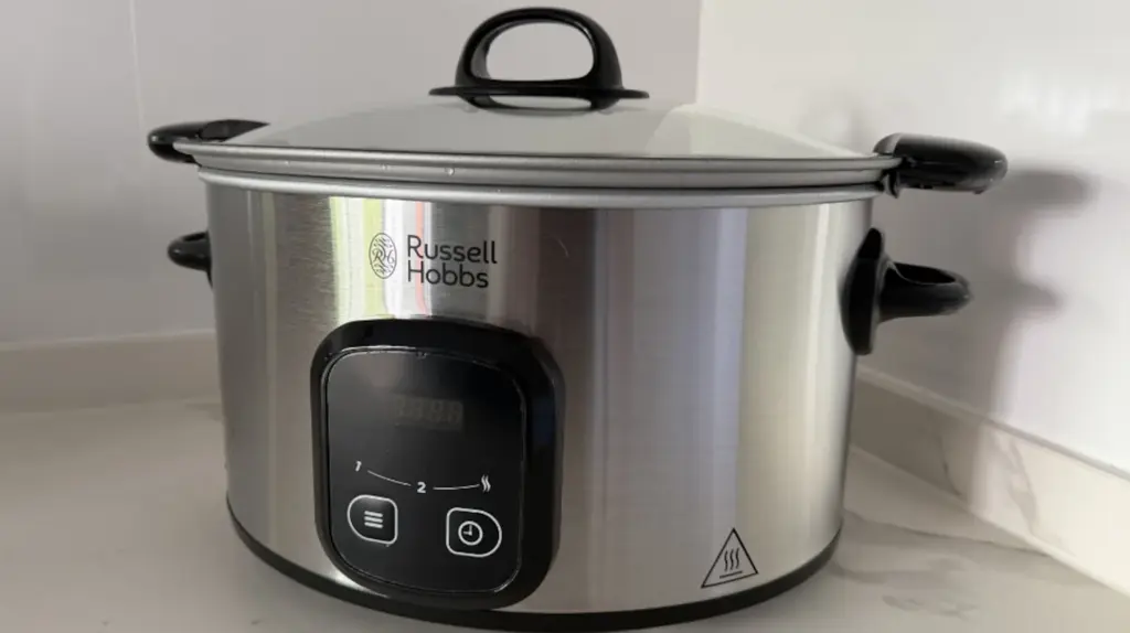 This Russell Hobbs model has a capacity of six liters, making it suitable for groups of about seven people.