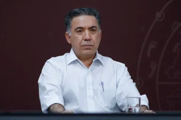 El senador Enrique Inzunza también acude a la Fiscalía a dar su declaración