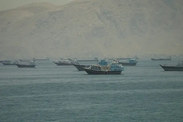 The war of the United States and Israel against Iran, live | Iran fires warning shots at “violating ships” in the Strait of Hormuz