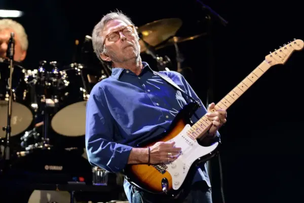 Eric Clapton offers a good concert in Madrid that is marred at the end by an incident