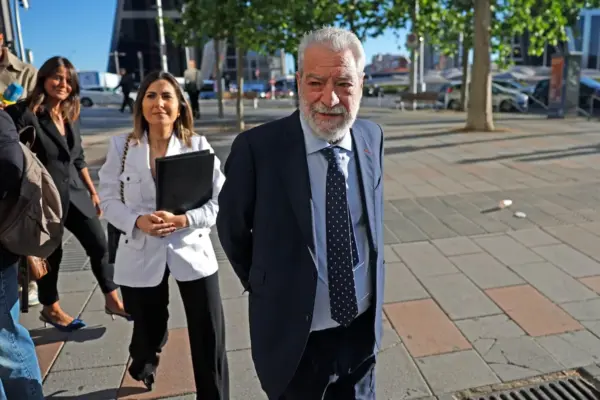 Miguel Ángel Rodríguez admits that he shared the data of two EL PAÍS journalists, but says that Ayuso's partner gave it to him