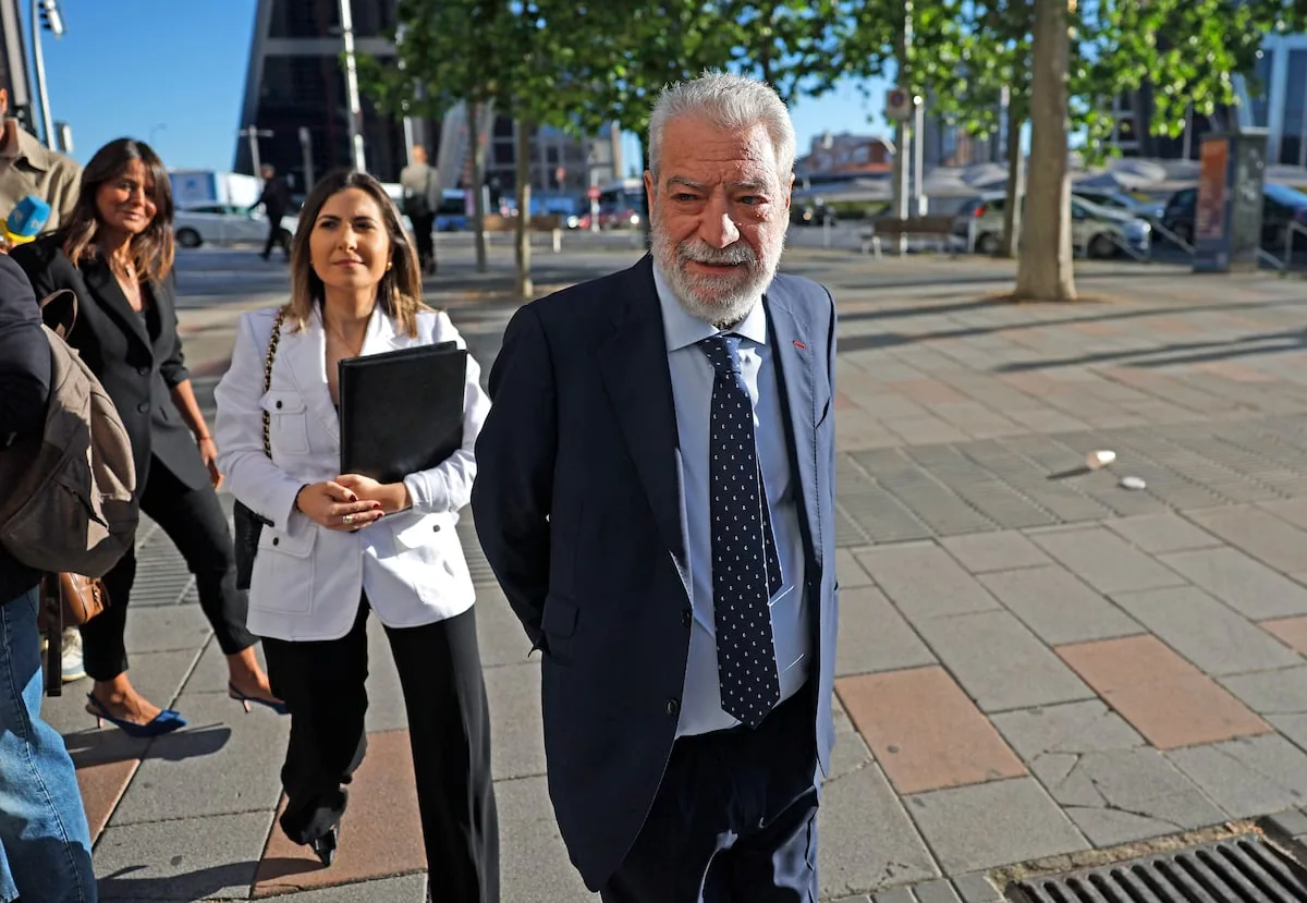 Miguel Ángel Rodríguez admits that he shared the data of two EL PAÍS journalists, but says that Ayuso's partner gave it to him