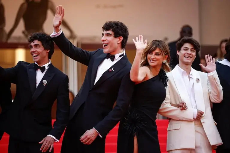 Los Javis win the Best Director Award at Cannes with ‘La bola negra’