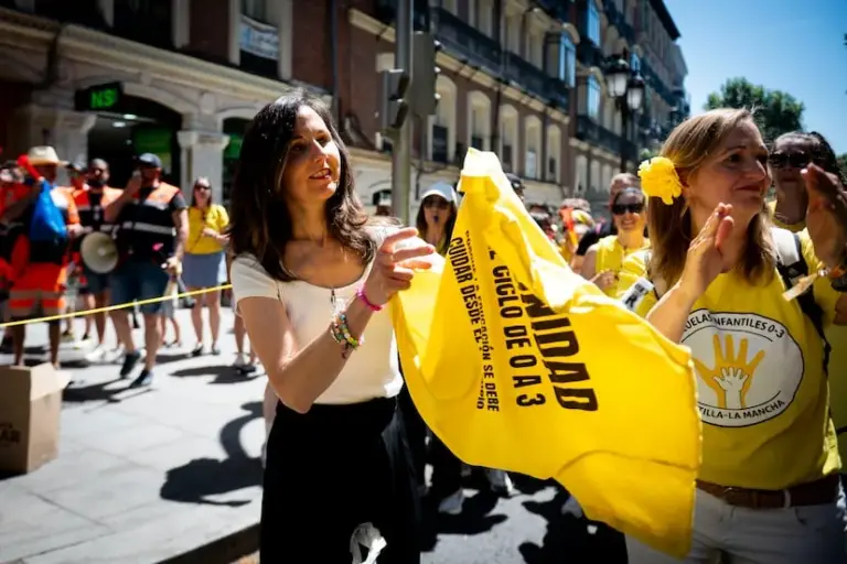 Early childhood educators take to the streets of Madrid for their labor dignity: "They talk a lot about mental health and have us overwhelmed"