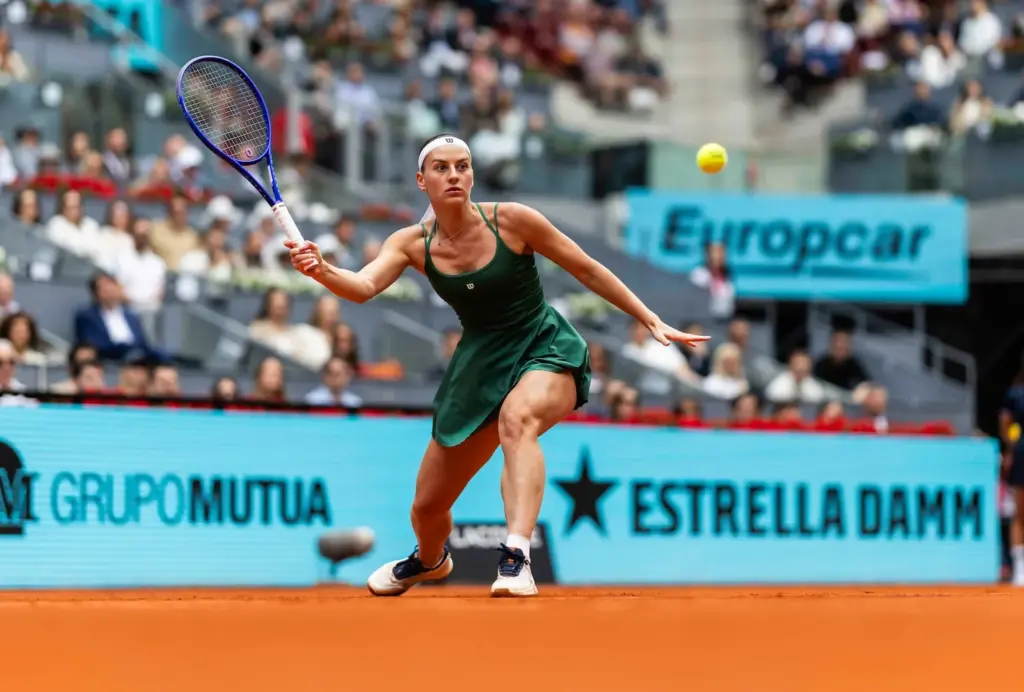 And suddenly, Marta Kostyuk emerges: the Ukrainian defeats the Russian Andreeva and lifts her first WTA 1000 in Madrid
